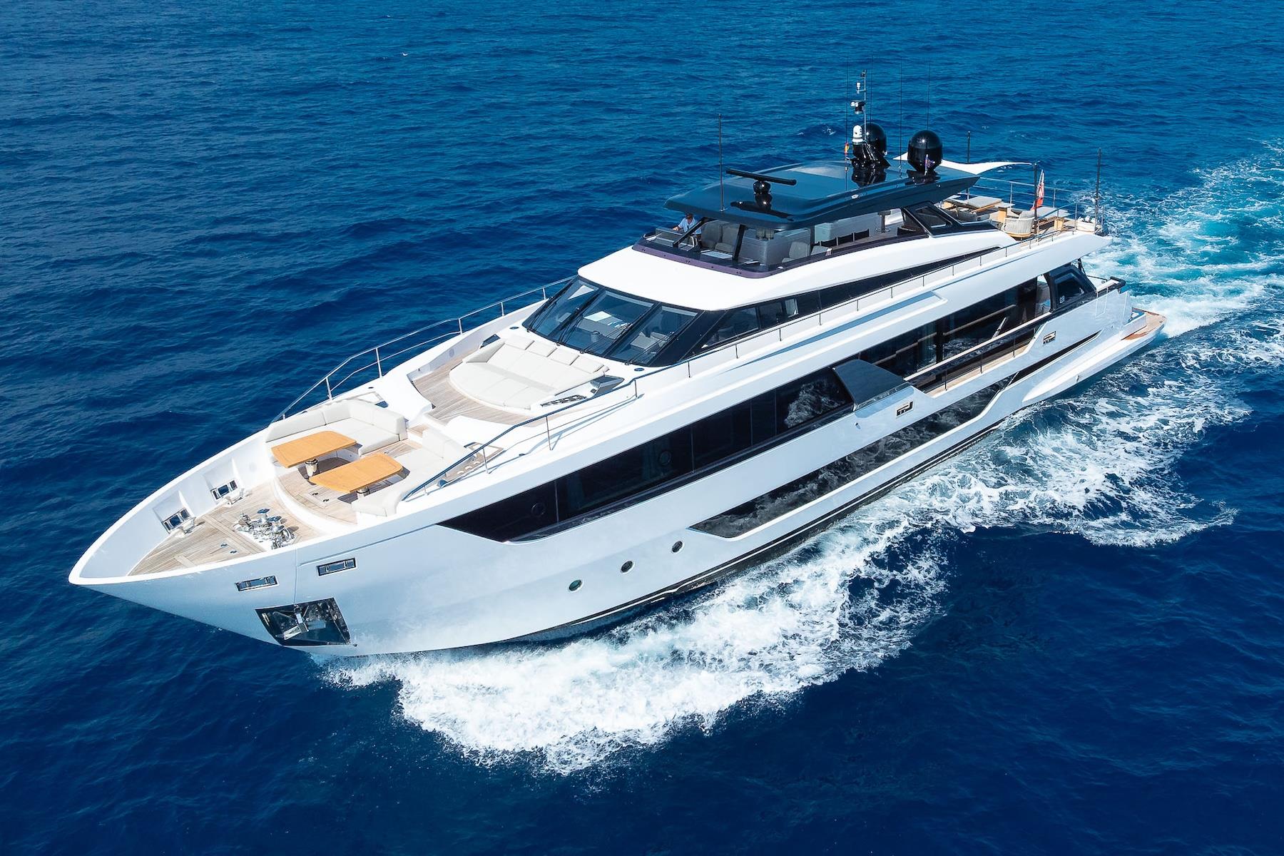 2025 FERRETTI YACHTS 1000 